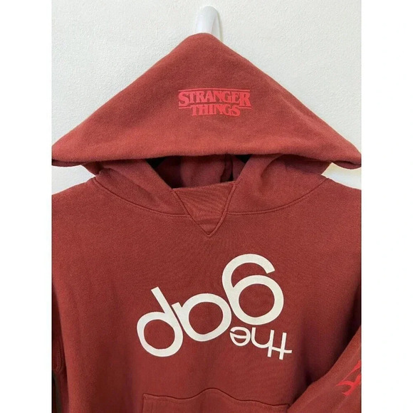 Gap x Stranger Things season 4 sz 10 (teen) Red Upside Down Logo Limited Edition - Picture 5 of 7